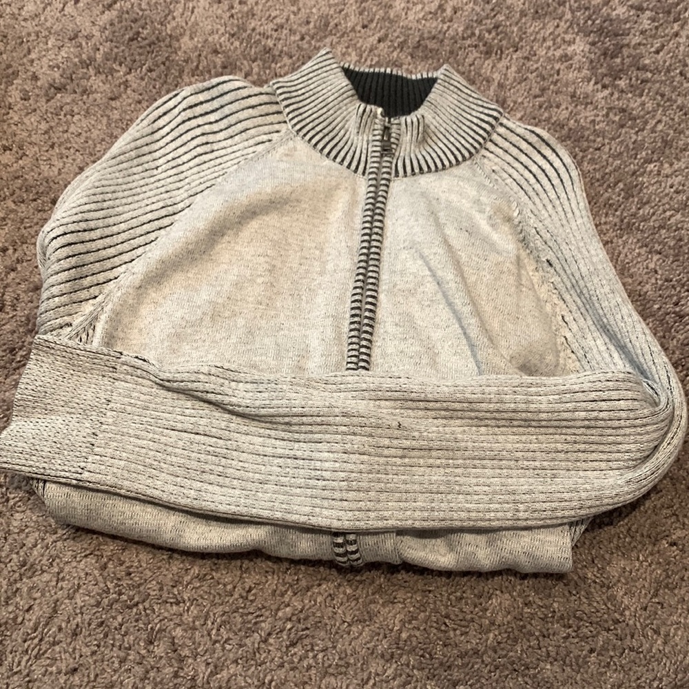 Men’s long sleeve International Concepts sweater. Size XL.